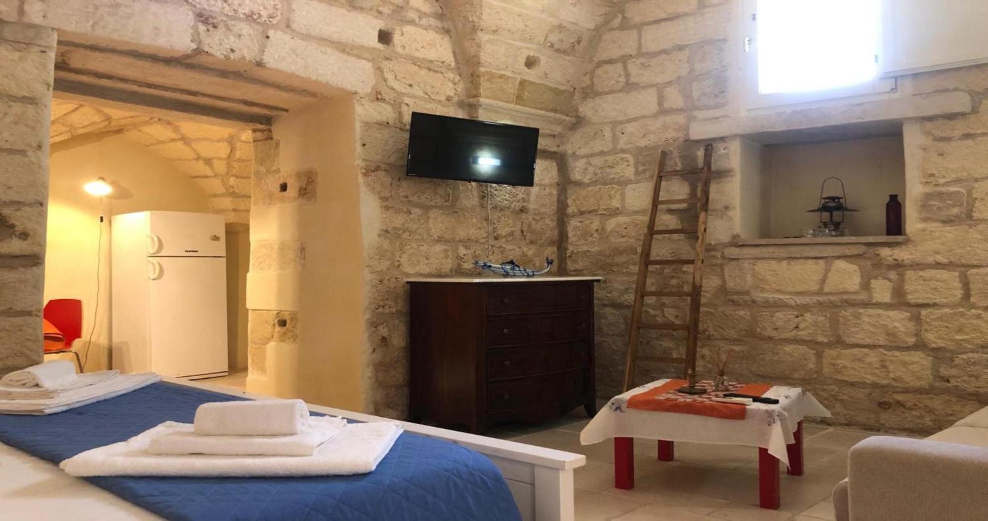 Odegos Monolocali Vico Sant'Antonio Villa Carpignano Salentino Bagian luar foto